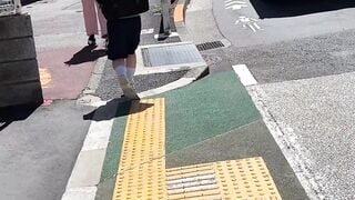 NEOS-005 つきまとい05 とても小さくて母と手をつなぎ元気よく歩く少女を何日もつきまとい睡眠姦、部活帰りに話しかけ強●の記録を見せつけ襲い掛かり連れ去り姦