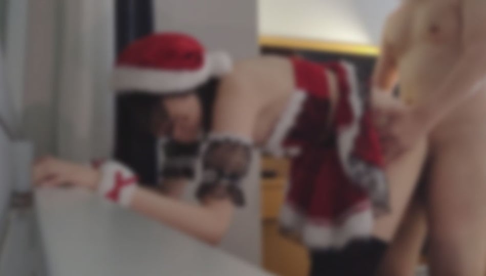 FC2-PPV-4165430 女優のたまごとXmasデート私服でごっくん制服中出しサンタコスでも中出し