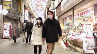 ECB-144 どうせすぐ勃つ君のチ●ポを公然ベロちゅうで焦らしてあげる