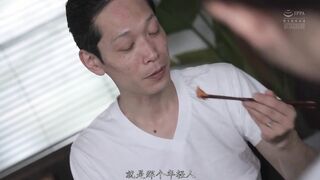 YUJ-012C 無法對老公說 沒有做愛慾求不滿的我與從結婚當初就造訪的酒吧常客毎週五中出 五日市芽依