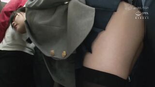 NHDTB-621 迷你裙J○性騷擾者2 掀起她的短裙，從後面幹她！
