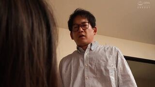 KTKZ-107 與擁有日本最好的碗形火箭乳房之一的 Keitai 女大學生的原始性愛影片緊急洩露。綾野（J罩杯）