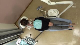 SONE-134 大きな生乳で横たわる患者さんを誘うゆがんだ性癖の人妻歯科衛生士 奥田咲