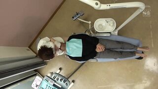 SONE-134C-U 大きな生乳で横たわる患者さんを誘うゆがんだ性癖の人妻歯科衛生士 奥田咲