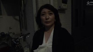 ZOOO-151 熟女とは思えない美貌とスタイル！ 絶対に見て欲しい熟女とヤリまくり！