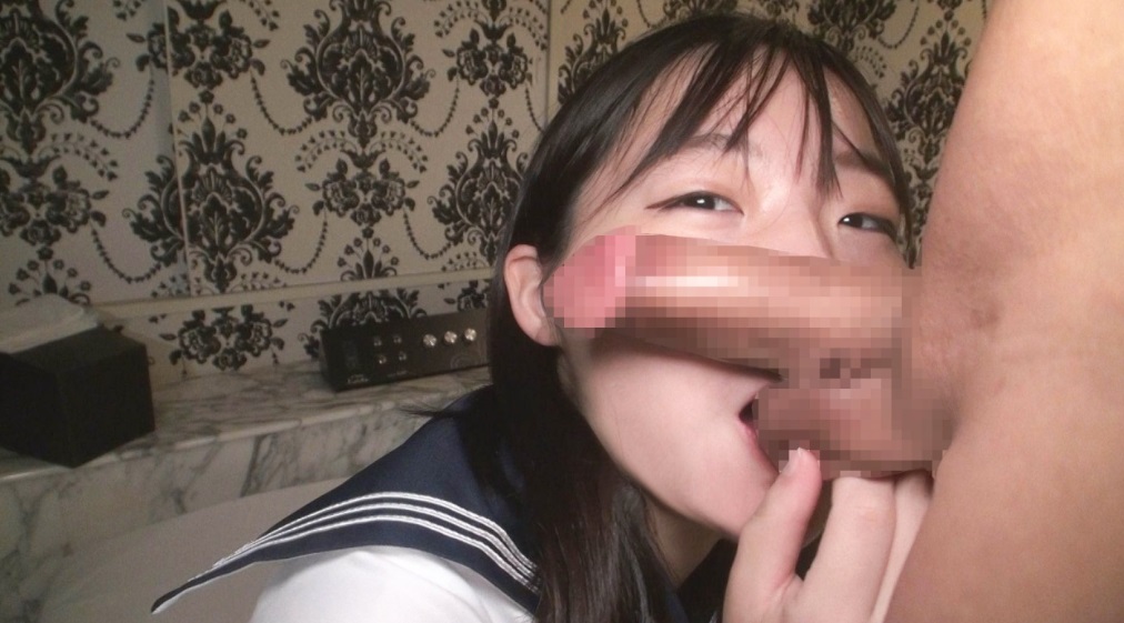 FC2-PPV-4558769 【18歲，黑短髮】天真聽話的女孩，用無辜的眼睛吸老男人的雞巴，真正的毛坯鑽石，口交並在嘴裡射精！