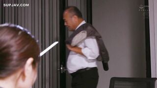 【モザイク破壊】JUR-241 人妻秘書、汗と接吻に満ちた社長室中出し性交 恵まれ過ぎた‘神’新人、遂に≪中出し≫解禁！！ 篠原いよ