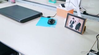 【モザイク破壊】JUR-241 人妻秘書、汗と接吻に満ちた社長室中出し性交 恵まれ過ぎた‘神’新人、遂に≪中出し≫解禁！！ 篠原いよ