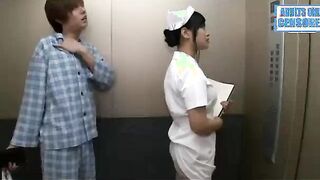 GS-092C 美女護士短裙走光就在電梯裡引誘我，那若隱若現的小穴超迷人！