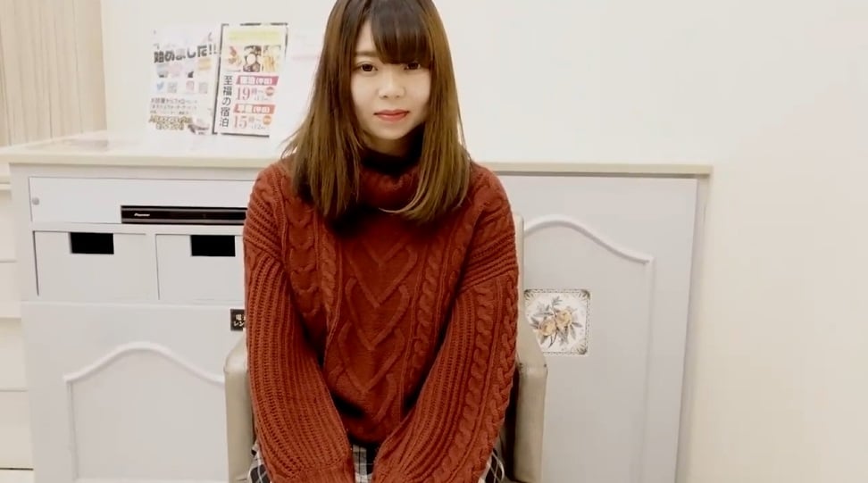 FC2-PPV-4684777 [Face透露] [未經審查] F Cup 19歲。棉花糖titty titty他媽的剃光的粉紅色純貓脈暴露在令人毛骨悚然的老人的生陰莖濃密的陰莖
