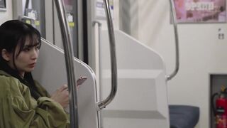 MOON-041C 最終マンズリ電車 誰もいない2人きりの車内で美人剛毛OLが股間を広げ見せつけオナニーくちゅくちゅくちゅ… 鈴木真夕