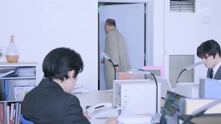 JUR-365 人妻秘書、汗と接吻に満ちた社長室中出し性交 ‘友田真希’遂に活動再開―。『秘書』×『MONROE』夢のコラボ実現…。