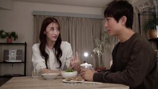 JUR-353C-U 合鍵をもらった人妻が、男子学生が卒業するまで中出しされた一人暮らし部屋。 星宮一花