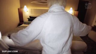 【モザイク破壊】CAWD-399 童貞を捧げた初恋元カノと10年ぶりに再会…ギャル、金髪、巨乳…抱きたくなるエロい女になっていた。 デートしてたら青春時代がフラッシュバッ