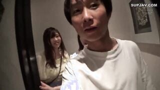 【モザイク破壊】CAWD-437 幼馴染3人で5年ぶりにデート。そのままホテルで… アオハルを取り戻すように三位一体になって超密着サンドイッチされバカみたいに中出ししまく