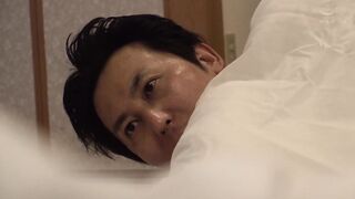 HZGD-152 布団の中で親友の奥さんと密着不倫セックス-寝ている旦那の隣で夜●いをかけて中出しをオネダリする人妻- 咲乃小春