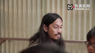 天美传媒TMW233 收留逃家女孩 解放情欲小野猫 施子涵