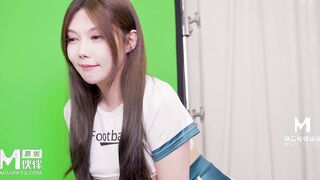 巨鹿娱乐SSN-011 汁液摄影师EP2 害羞却能干 就爱操这种闷骚的美女 斑斑