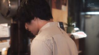 JUL-767 汗ばむ乳房、淫靡な視線、喫茶店で働く人妻ウェイトレスは閉店後、主人の命で常連に抱かれて―。 神宮寺ナオ