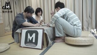 猫爪影像MMZ-061 我的继父与继兄 前后轮插禁忌交欢 顾桃桃