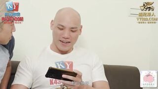 蜜桃传媒PME-240 女高中生被亲爸带去给人强X 我淫荡的骚穴正流着欢愉的淫水 梁芸菲
