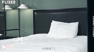 麻豆传媒MFK-0062 热裤辣妹叫外卖员帮忙按摩
