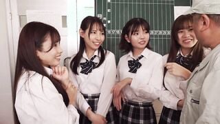 HUNTC-366 「おじさんセックスしよ」用務員の仕事は学校の環境整備とセックス。用務員室はおじさんチ〇ポで性欲解消する女子〇生たちのエッチなサボり場と化した！