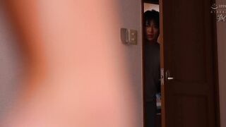 DASS-698C お母さんに毎日好き好きオーラを浴びせた一ヶ月後、理性が外れたお母さんと子作りセックスを何度も何度も繰り返した。 吹石れな