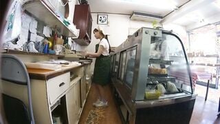 AVOP-052 MM号で下着も見せなかったパン屋の素人娘がAVデビュー