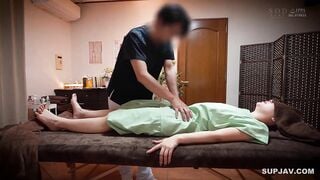 【モザイク破壊】START-229 被●者数1000人以上の悪徳整体師の●撮映像の中で、唯一手に負えなかった性欲オバケをお見せします。押圧ポルチオマッサージで足ピンV字イ