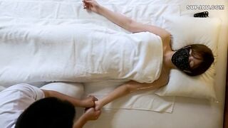 FC2-PPV-4728732 ★ロバ完全限定の最高峰女神さまファイナル★【無】モノがケタ違いの女降臨！！〇〇で呼んだ整体師に淫らな股間を見せたらハメ師になってもらえるの