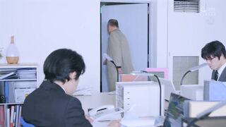 JUR-365C 人妻秘書、汗と接吻に満ちた社長室中出し性交 ‘友田真希’遂に活動再開―。『秘書』×『MONROE』夢のコラボ実現…。