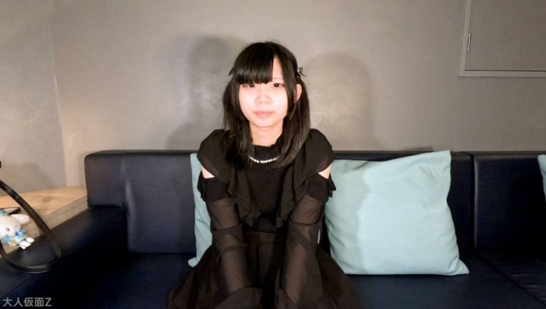 FC2-PPV-4729639 【素人初拍攝】蕾（18歲） 被強迫舔舐苦澀的肛門直到失去味道，用陰道擴張器撐開陰道內部進行拍攝，最終被內射。