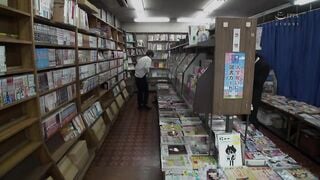 SW-566 本屋で勉強漬けの男子学生にエロ本見せつけたイケない人妻 6 狭い店内で尻に擦りつけビン勃ちになった未経験チ〇コに店員や他の客にバレないように大人の女のカラダ