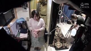 C-2917 自分の部屋に泊まることになった妻の女友達 「人妻慶子さん（仮名）三十三歳」に当然のように手を出してしまうワタシ（29）