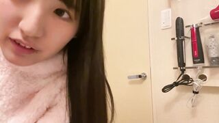 SUN-010A 接吻露出 学校では優等生を演じてるベロちゅう好きな本物ビッチ。所構わず自撮りでわいせつ発情デート（SUN-010A）