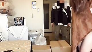 FC2-PPV-4733616 【ガチヤバ！】引っ越し最中におっぱじめたら途中引っ越し業者が来ちゃったけどそのままやり続けて、ついでに業者も混ぜてみたらとんでもない展開に
