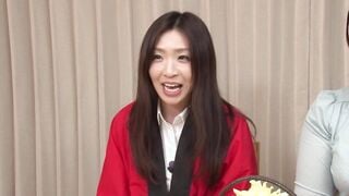 RCT-858 母親と息子が机の下でこっそりtidythinゲーム