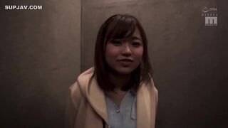 【モザイク破壊】MIFD-045 ネットカフェから自ら応募してきたプチ家出中の現役女子大生にその日に会いに行って、即面接・即採用・即ハメAVデビュー 柳川まこ