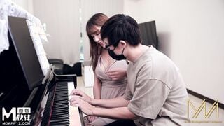 麻豆传媒NI-006 清纯钢琴老师私下调教男学生 季妍希