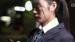 SONE-833 高身長の貧困女学生は小さいおじさん達に群がられ貪られ春を売る。 明日葉みつは