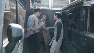 NSFS-405 美しいおばさんの体験談 若いデカチンの男たちにまわされて悶絶してしまった私2 豊崎清香
