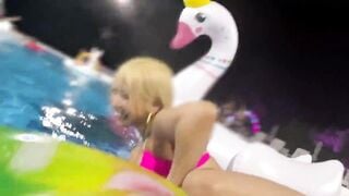 FC2-PPV-4742444 ちんちん勃ちっぱ！ガチヤバBODYな金髪巨乳ギャルにナイトプールでカラダ密着エロデート⇒そのあとホテルで連続生交尾（中出し×②）『アリス』