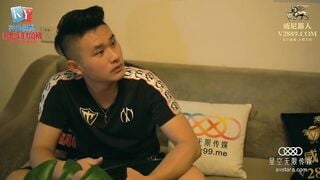 星空传媒XKVP075 职场失意性感黑丝女同事 琳达