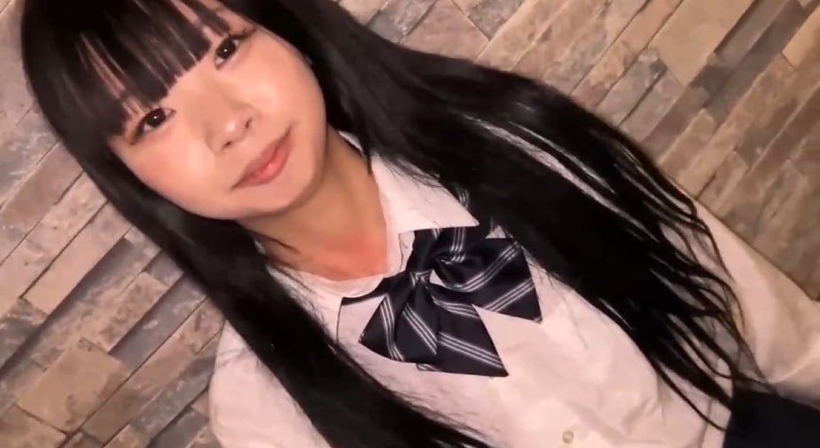 FC2-PPV-4743814 未處理的剛毛，穿著合法制服的女孩，我讓她穿上喜歡的cosplay服裝並進行瞭指導。