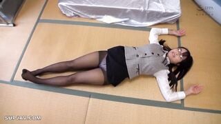 【モザイク破壊】OKP-073 神メガネOL 向井藍 眼鏡OLスーツの美脚を包んだ生ナマしいパンストを完全着衣でムレた足裏からつま先を味わい尽くす！時には顔騎や足コキ、時