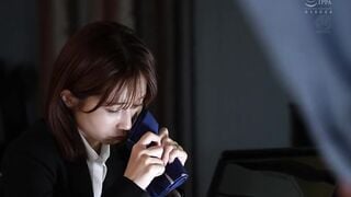 JUR-413 密着セックス ～深夜のオフィスで、警備員と残業不貞愛～ 小島みなみ
