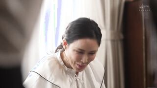 ROE-384 「絶対に、絶対に…、内緒にしていて―。」 サレ妻の休日、女性用風俗に現れた息子の友人に溺れる密会逢瀬。 水野優香