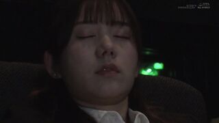 SDAM-083 映画館のレイトショーでうたた寝するお疲れ気味OLを拘束してブランケットの中のねっとり粘着手淫でサイレント失禁イキさせる