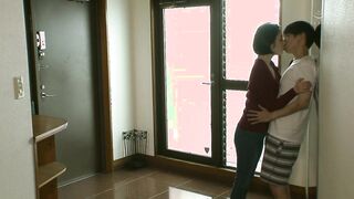 JUL-820 『独占契約』第2弾！！人気シリーズに登場！！ 地元へ帰省した三日間、人妻になっていた憧れの幼馴染と時を忘れて愛し合った記録―。 舞原聖